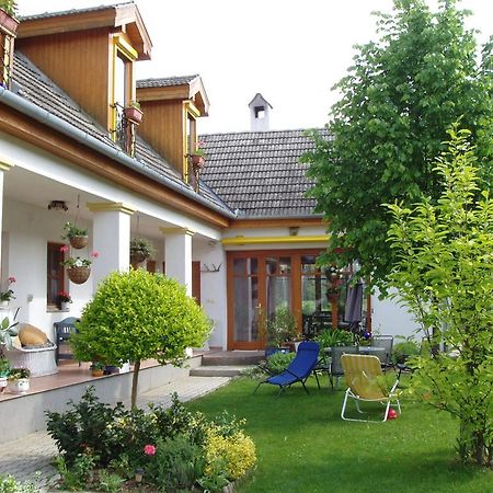 Rudolf'S Fogado Otel Zsira Dış mekan fotoğraf